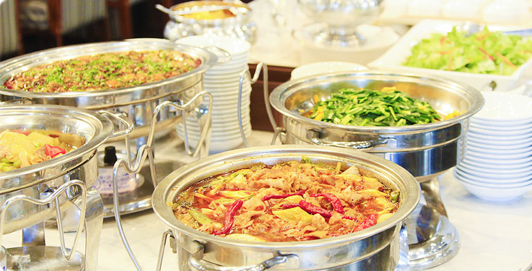 ランチタイムをご利用で、食事をして頂くお客様に無料にて提供しております。