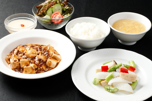 ハーフ陳麻婆豆腐＆ハーフ紋甲イカの塩味炒めセット